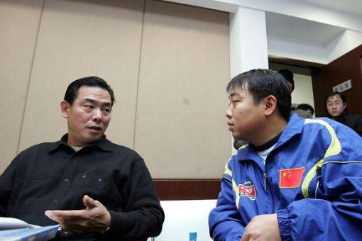 蔡振华，刘国梁的官位级别都属于什么级别