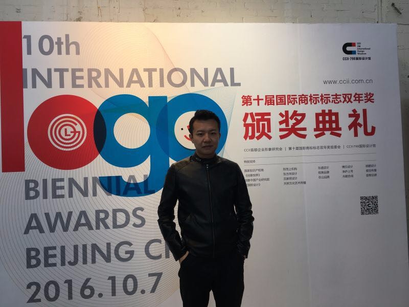 中国赛车手吕宜霖的家庭背景?他是富二代吗?他有几辆跑车啊？