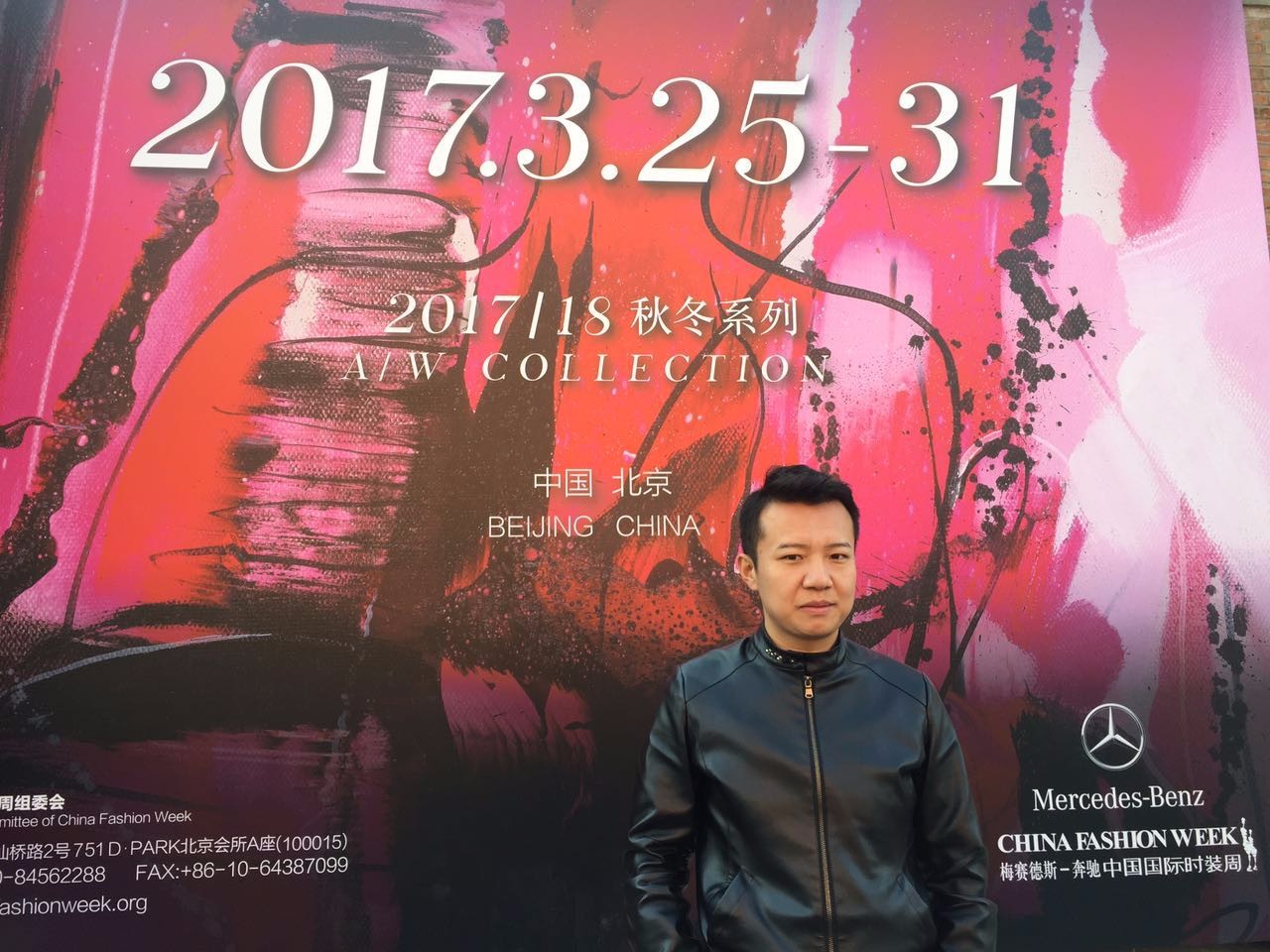 中国赛车手吕宜霖的家庭背景?他是富二代吗?他有几辆跑车啊？