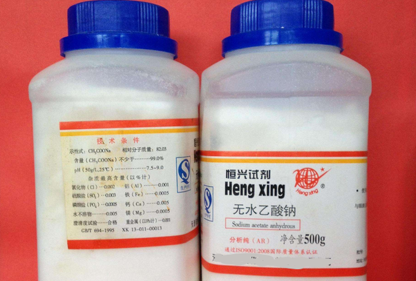 乙酸钠跟无水乙酸钠有什么区别?