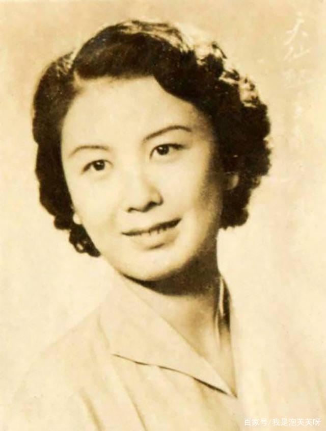 身怀六甲惨遭丈夫抛弃，初恋要养活母子俩，严凤英后来的生活怎么样了？