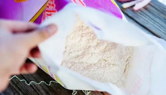 这种没有绳头儿的面粉袋子怎么拆啊