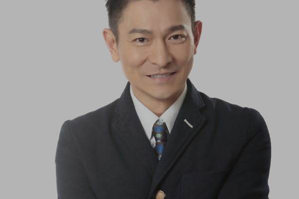 刘德华的鸽子情来自缘开场有一段独白国语是什么意思,还没开始唱的时候说的那些话